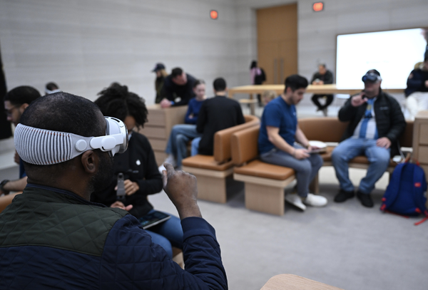 U.S. Apple Retail Stores Have Opened Vision Pro Experience Reservation Lane