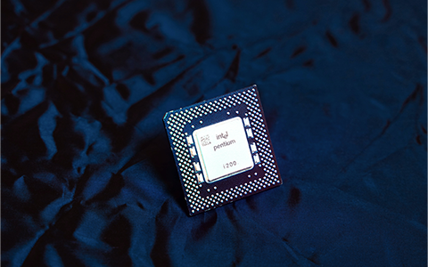 AI 性能迎来飙升！英特尔发布全新酷睿 Ultra 移动处理器