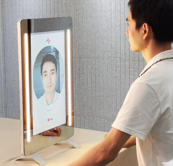 21.5-inch "Magic Mirror" at CES: Monitoring Health Risks, Redefining Everyday Beauty Care